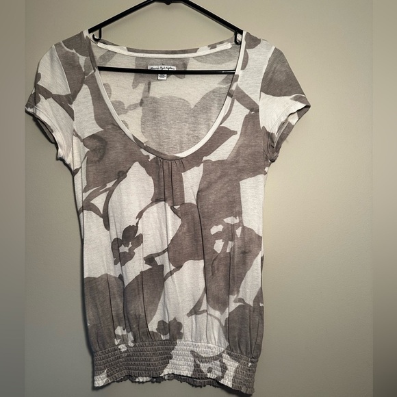 Abstract botanical y2k scoop neck tee with ruched hem - Picture 5 of 5